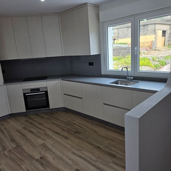 4 bedroom Villa for sale in Oia with garage - € 340,000 (Ref: 9691429)