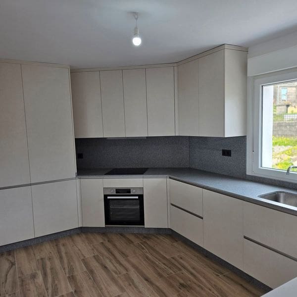 4 bedroom Villa for sale in Oia with garage - € 340,000 (Ref: 9691429)