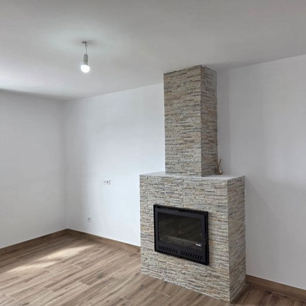 4 bedroom Villa for sale in Oia with garage - € 340,000 (Ref: 9691429)