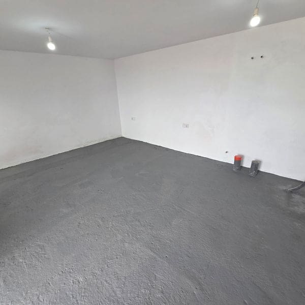 4 bedroom Villa for sale in Oia with garage - € 340,000 (Ref: 9691429)