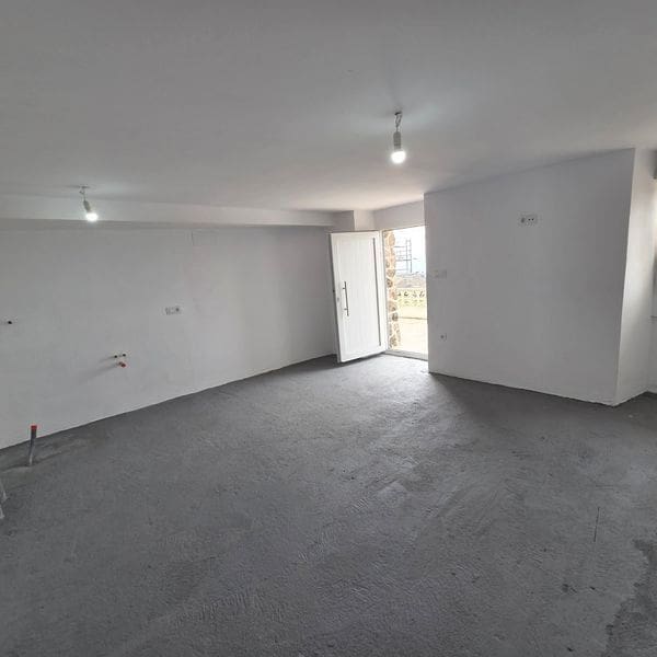 4 bedroom Villa for sale in Oia with garage - € 340,000 (Ref: 9691429)