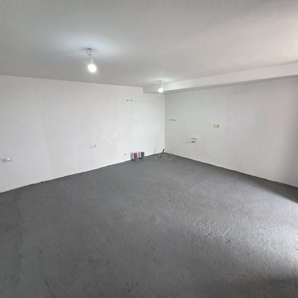 4 bedroom Villa for sale in Oia with garage - € 340,000 (Ref: 9691429)