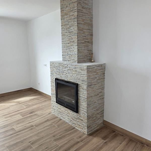 4 bedroom Villa for sale in Oia with garage - € 340,000 (Ref: 9691429)