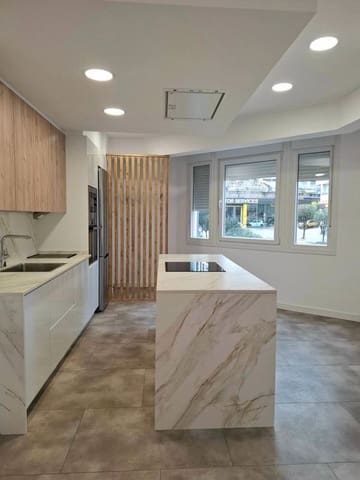 Piso de 3 habitaciones en Vigo en venta - 389.000 € (Ref: 9694560)