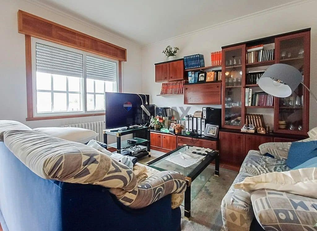 5 bedroom Flat for sale in A Caniza - € 159,000 (Ref: 9705896)