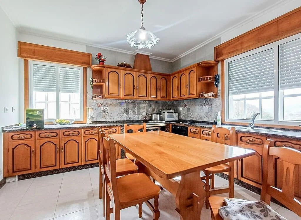 5 bedroom Flat for sale in A Caniza - € 159,000 (Ref: 9705896)