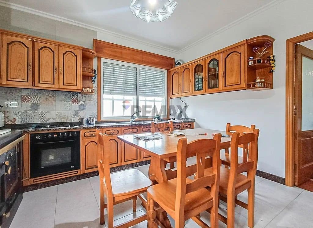 5 bedroom Flat for sale in A Caniza - € 159,000 (Ref: 9705896)