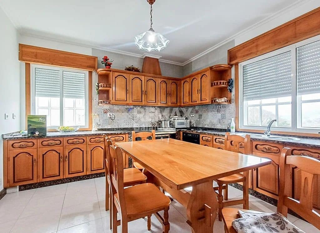 9 bedroom Apartment for sale in A Caniza with garage - € 449,000 (Ref: 9705898)
