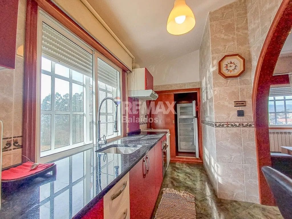 9 bedroom Apartment for sale in A Caniza with garage - € 449,000 (Ref: 9705898)