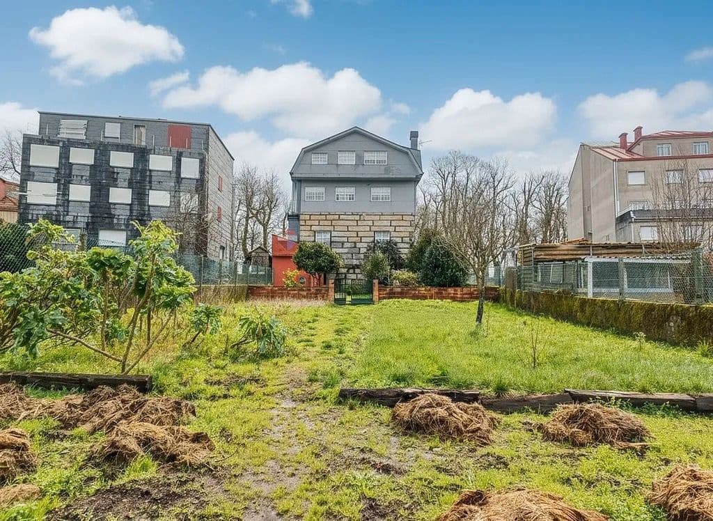 9 bedroom Apartment for sale in A Caniza with garage - € 449,000 (Ref: 9705898)