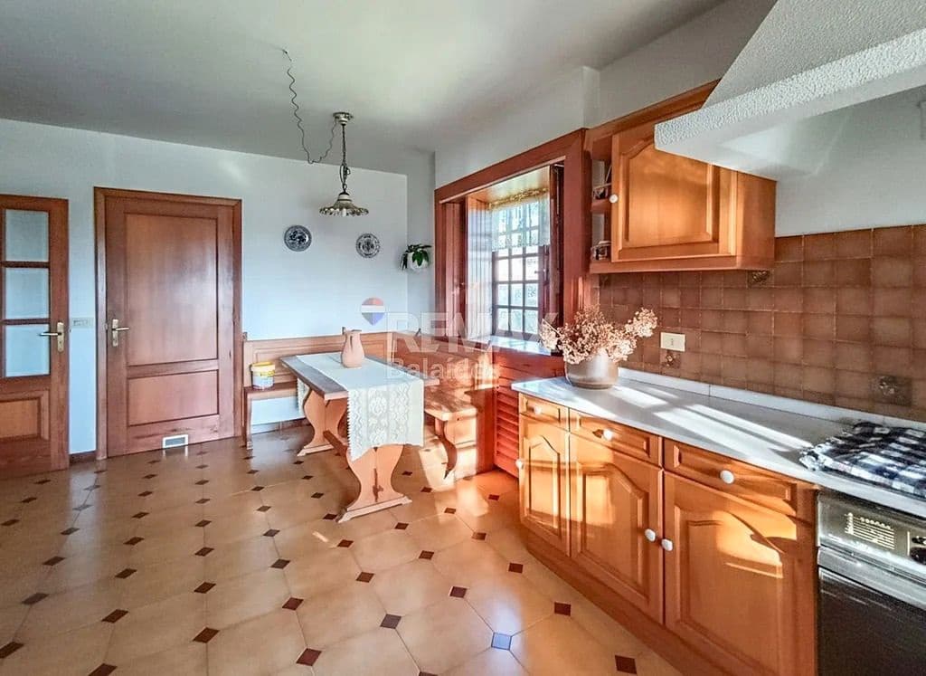 7 bedroom Finca/Country House for sale in Tui with pool garage - € 580,000 (Ref: 9705899)