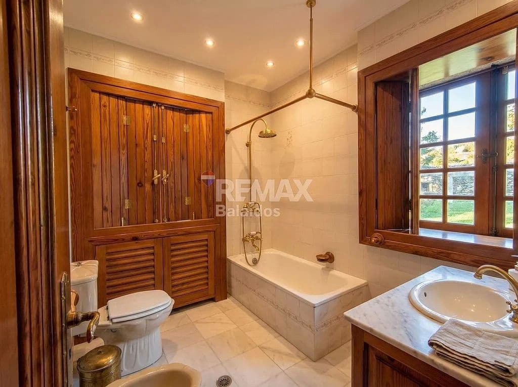 7 bedroom Finca/Country House for sale in Tui with pool garage - € 580,000 (Ref: 9705899)