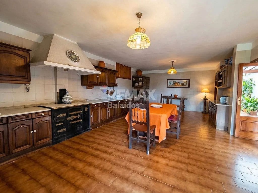 7 bedroom Finca/Country House for sale in Tui with pool garage - € 580,000 (Ref: 9705899)