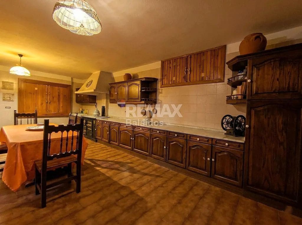 7 bedroom Finca/Country House for sale in Tui with pool garage - € 580,000 (Ref: 9705899)