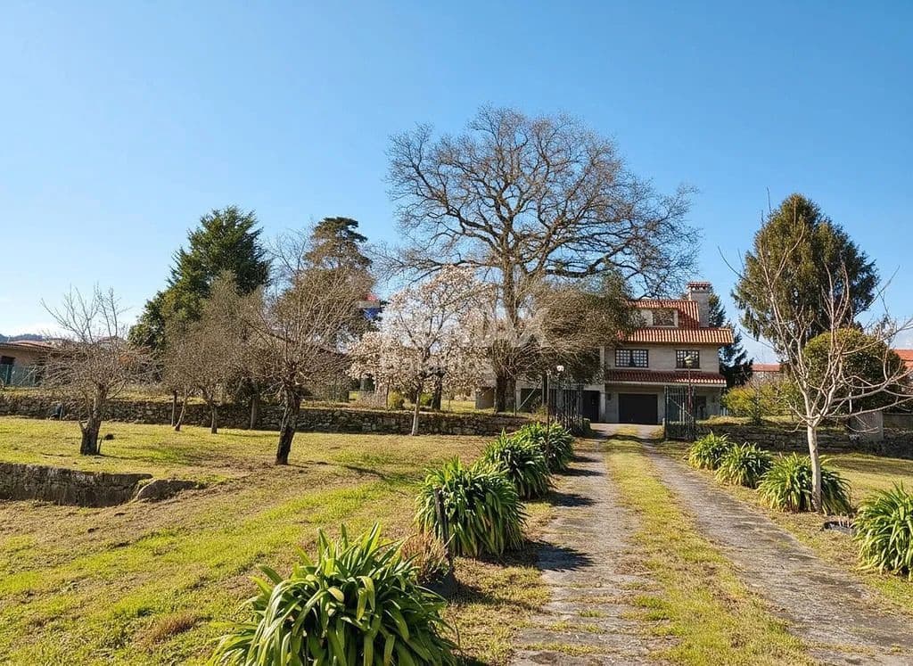 7 bedroom Finca/Country House for sale in Tui with pool garage - € 580,000 (Ref: 9705899)