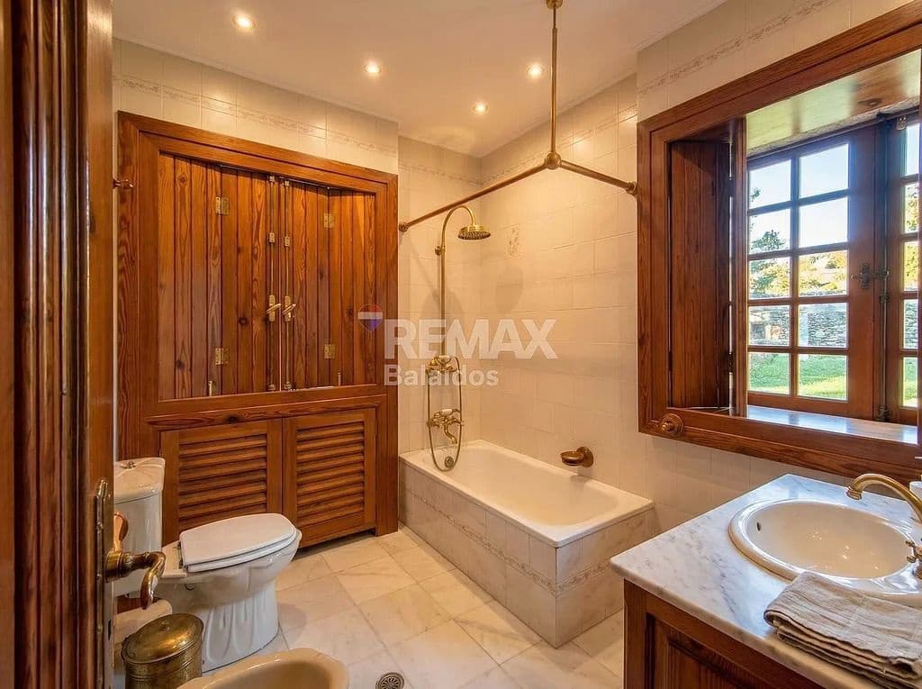 7 bedroom Finca/Country House for sale in Tui with pool garage - € 580,000 (Ref: 9705899)