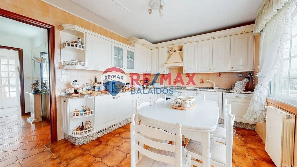 6 bedroom Villa for sale in Vigo with garage - € 880,000 (Ref: 9705921)