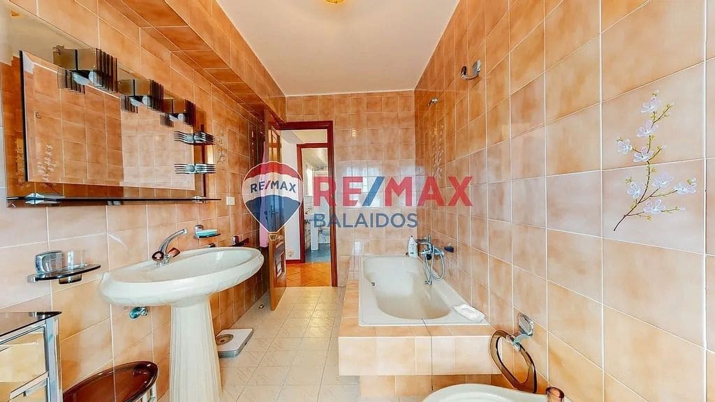 6 bedroom Villa for sale in Vigo with garage - € 880,000 (Ref: 9705921)