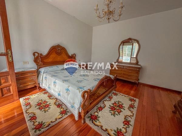 6 bedroom Semi-detached Villa for sale in Ponteareas with garage - € 250,000 (Ref: 9705923)
