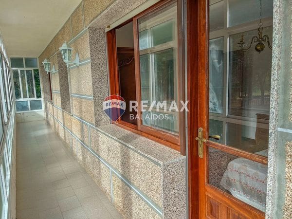 6 bedroom Semi-detached Villa for sale in Ponteareas with garage - € 250,000 (Ref: 9705923)