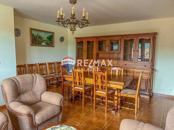 6 bedroom Semi-detached Villa for sale in Ponteareas with garage - € 250,000 (Ref: 9705923)