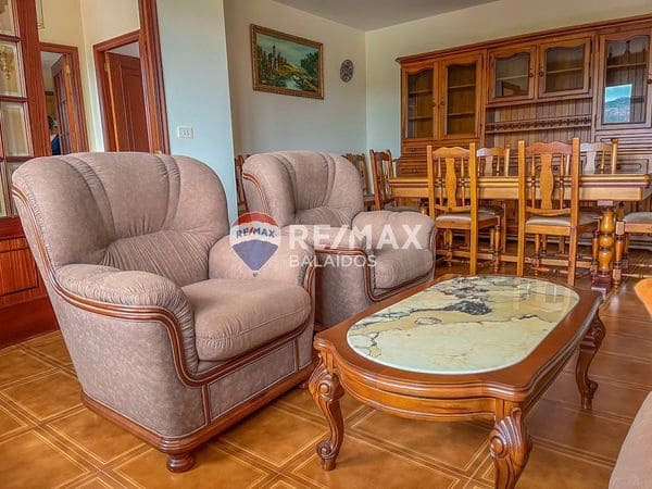 6 bedroom Semi-detached Villa for sale in Ponteareas with garage - € 250,000 (Ref: 9705923)