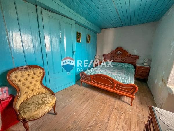 6 bedroom Semi-detached Villa for sale in Ponteareas with garage - € 250,000 (Ref: 9705923)