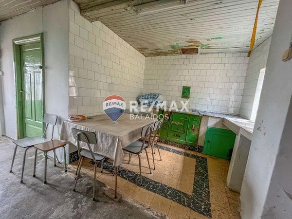 6 bedroom Semi-detached Villa for sale in Ponteareas with garage - € 250,000 (Ref: 9705923)