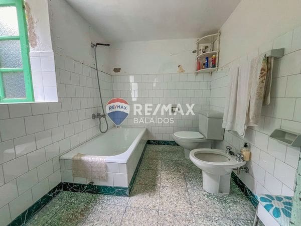 6 bedroom Semi-detached Villa for sale in Ponteareas with garage - € 250,000 (Ref: 9705923)