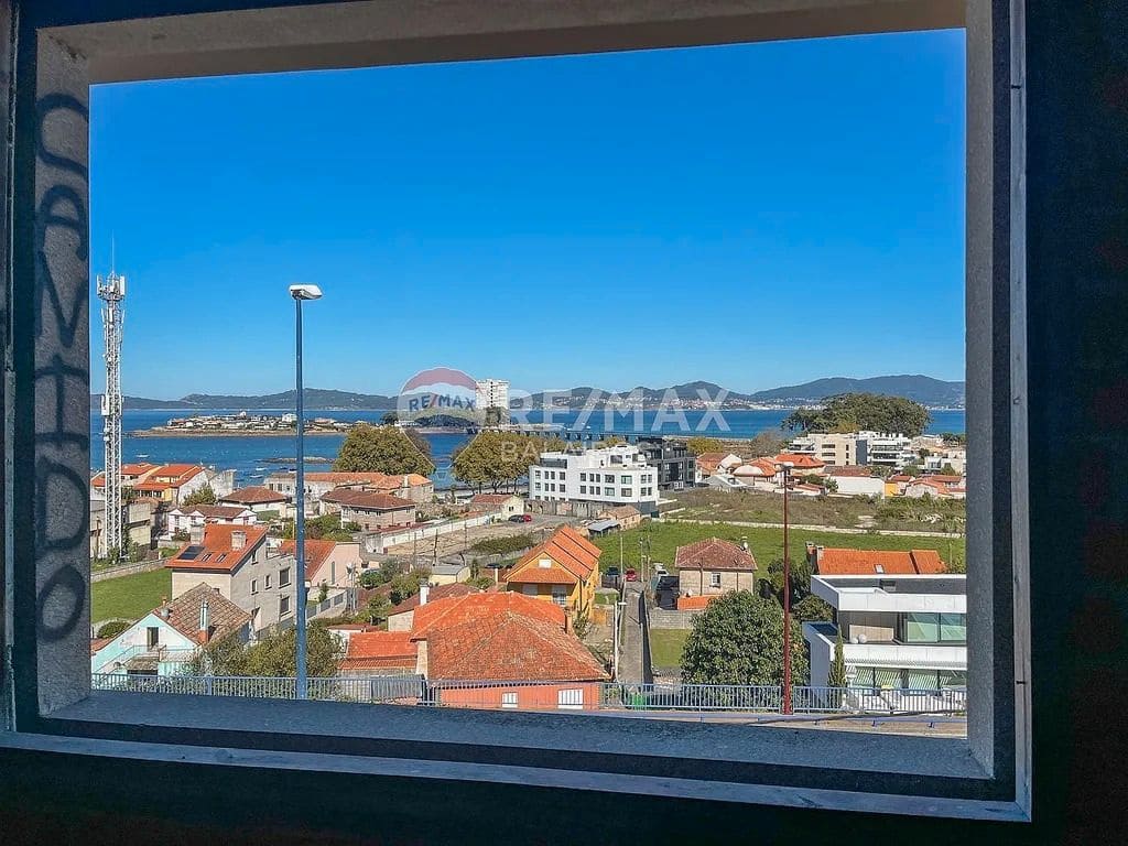 4 bedroom Villa for sale in Vigo with garage - € 495,000 (Ref: 9709009)