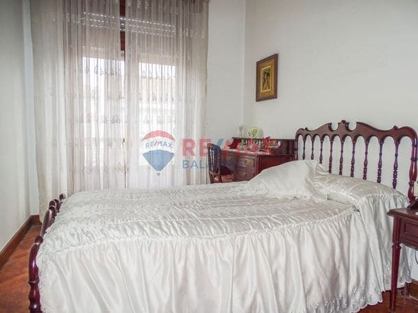 6 bedroom Semi-detached Villa for sale in Vigo - € 270,000 (Ref: 9709016)