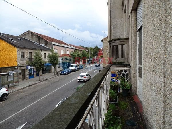 6 bedroom Semi-detached Villa for sale in Vigo - € 270,000 (Ref: 9709016)