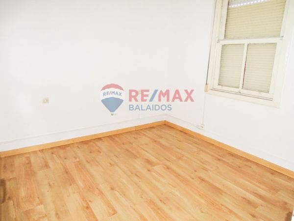 6 bedroom Semi-detached Villa for sale in Vigo - € 270,000 (Ref: 9709016)