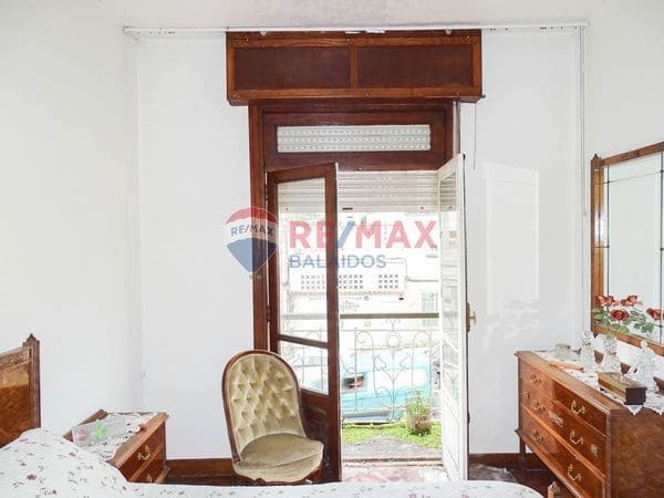 6 bedroom Semi-detached Villa for sale in Vigo - € 270,000 (Ref: 9709016)