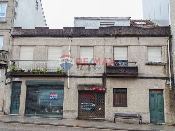 6 bedroom Semi-detached Villa for sale in Vigo - € 270,000 (Ref: 9709016)