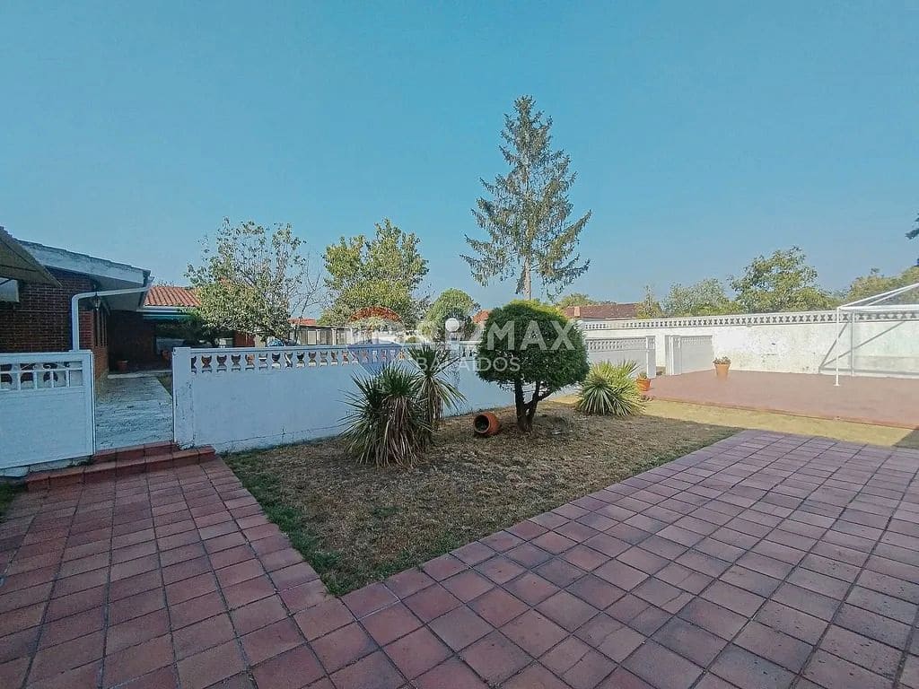 4 bedroom Finca/Country House for sale in Tomino with pool garage - € 348,000 (Ref: 9709018)