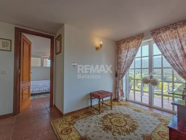 5 bedroom Semi-detached Villa for sale in O Rosal with pool garage - € 439,500 (Ref: 9720458)