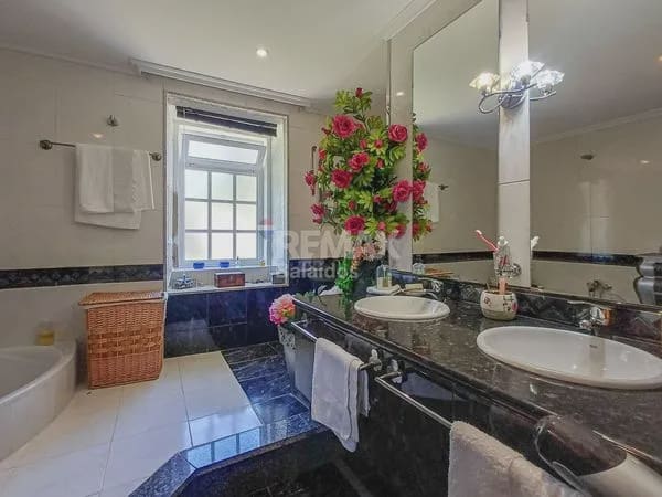 5 bedroom Semi-detached Villa for sale in O Rosal with pool garage - € 439,500 (Ref: 9720458)