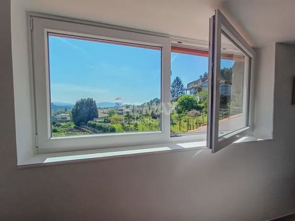 5 bedroom Semi-detached Villa for sale in O Rosal with pool garage - € 439,500 (Ref: 9720458)