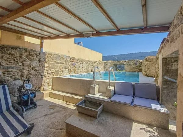 5 bedroom Semi-detached Villa for sale in O Rosal with pool garage - € 439,500 (Ref: 9720458)