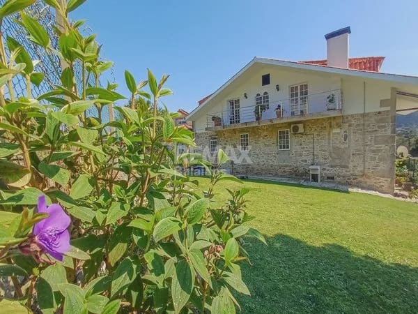 5 bedroom Semi-detached Villa for sale in O Rosal with pool garage - € 439,500 (Ref: 9720458)