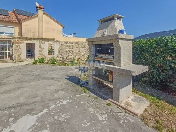 5 bedroom Semi-detached Villa for sale in O Rosal with pool garage - € 439,500 (Ref: 9720458)