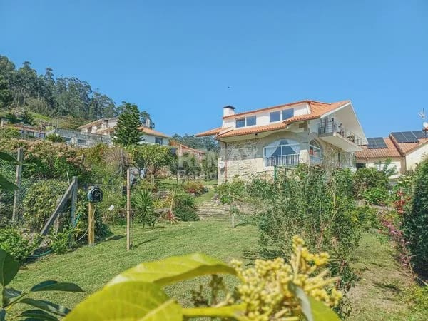 Pareado de 5 habitaciones en O Rosal en venta con piscina garaje - 439.500 € (Ref: 9720458)