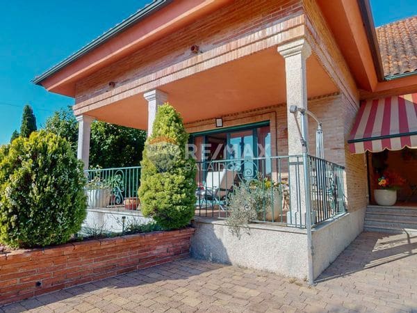 5 bedroom Villa for sale in Gondomar with pool garage - € 485,000 (Ref: 9726885)