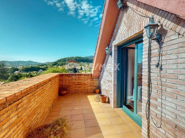 5 bedroom Villa for sale in Gondomar with pool garage - € 485,000 (Ref: 9726885)