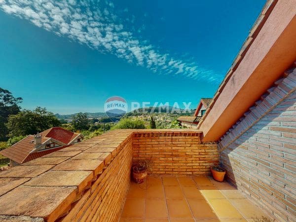 5 bedroom Villa for sale in Gondomar with pool garage - € 485,000 (Ref: 9726885)