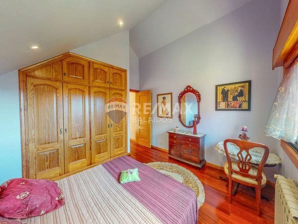 5 bedroom Villa for sale in Gondomar with pool garage - € 485,000 (Ref: 9726885)