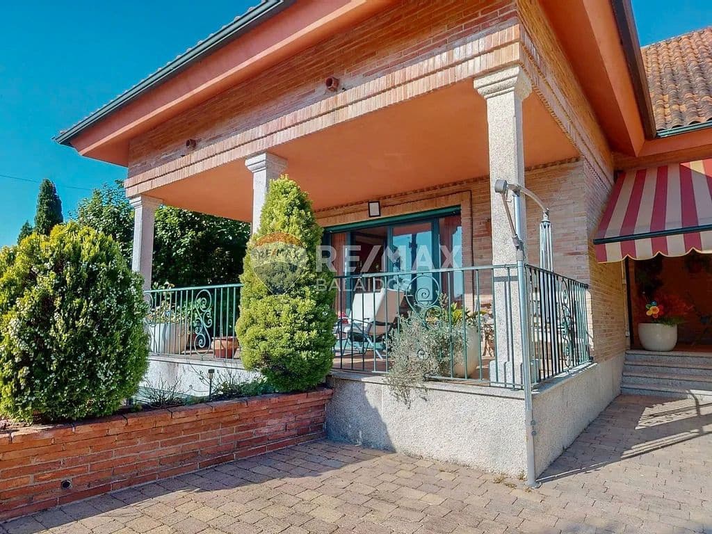 5 bedroom Villa for sale in Gondomar with pool garage - € 485,000 (Ref: 9726885)