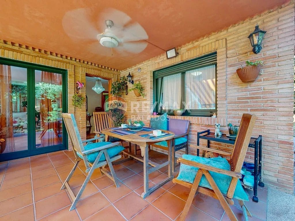 5 bedroom Villa for sale in Gondomar with pool garage - € 485,000 (Ref: 9726885)