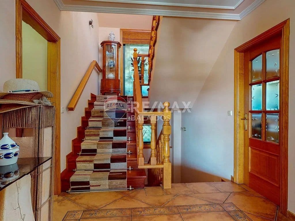 5 bedroom Villa for sale in Gondomar with pool garage - € 485,000 (Ref: 9726885)